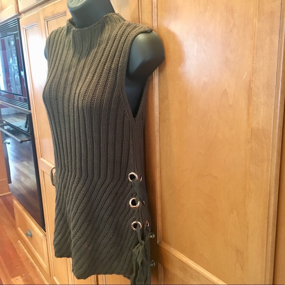 Jennifer Lopez sleeveless sweater tunic